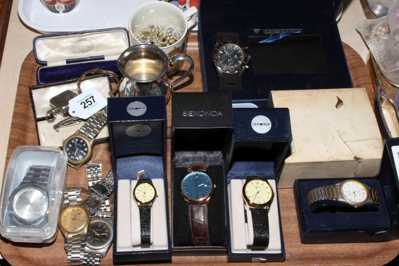 Tray lot with watches including Sekonda and Avia, silver marquisite clip, 9 carat gold bracelet watch, etc.