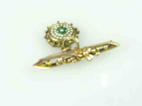 Late 19th Century Seed Pearl, Emerald and 9 Carat Gold Brooch