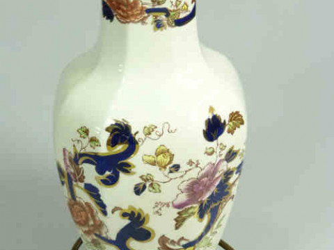 A Large Mason's Blue Mandalay Table Lamp