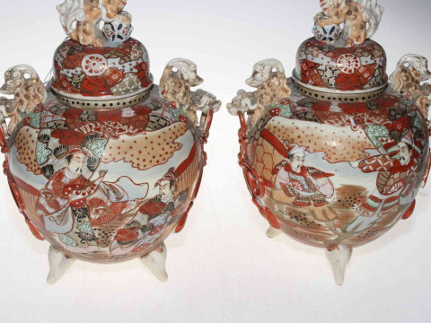 Pair large Japanese vases and covers, 31cm. thumbnail