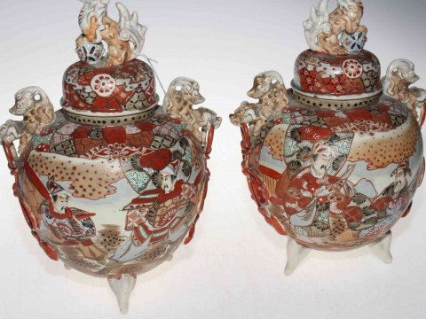 Pair large Japanese vases and covers, 31cm. thumbnail