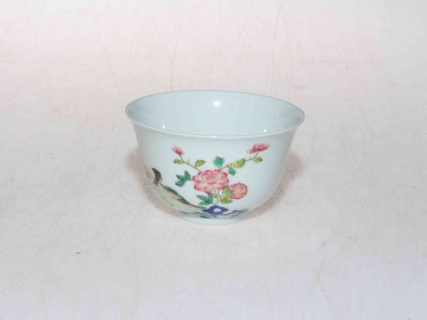 Chinese tea bowl painted with cockerel, hen and chicks, six character mark, 8.5cm diameter. thumbnail