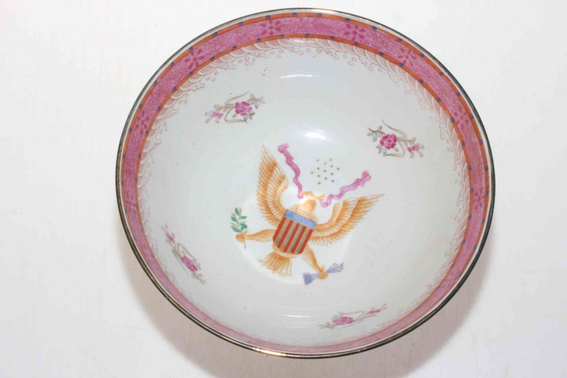 Chinese armorial bowl, 25.5cm diameter.