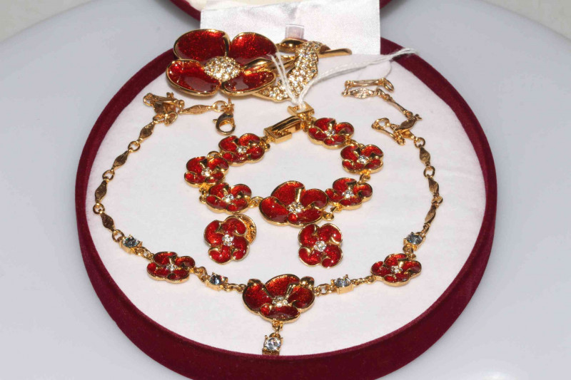 Set of red poppy enamel remembrance jewellery comprising necklace, bracelet, earrings and brooch (large links stamped Sterling).