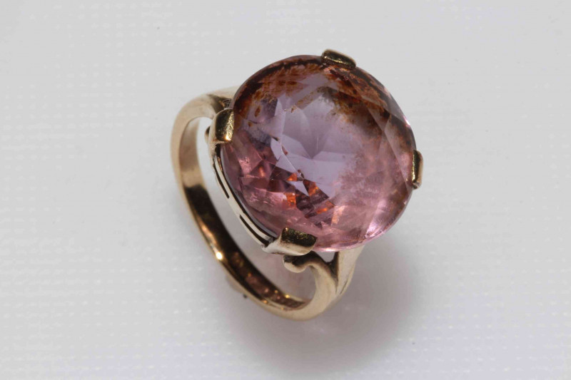 9 carat gold amethyst ring, stone 15mm diameter, size L/M.