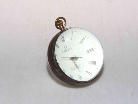 Replica glass desk clock.