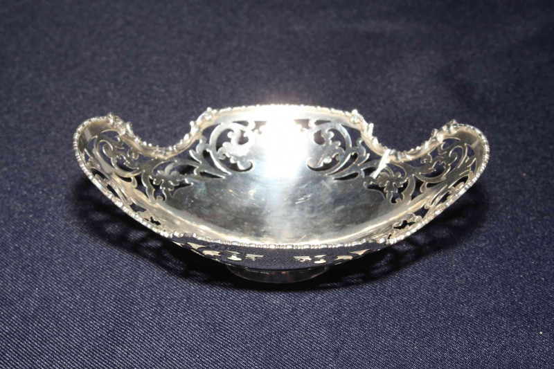 Mappin and Webb silver pierced bon dish, London 1930, 14.5cm across.