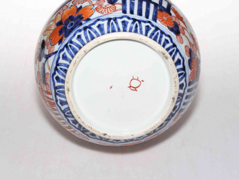 Chinese Imari bulbous vase, 31cm. thumbnail