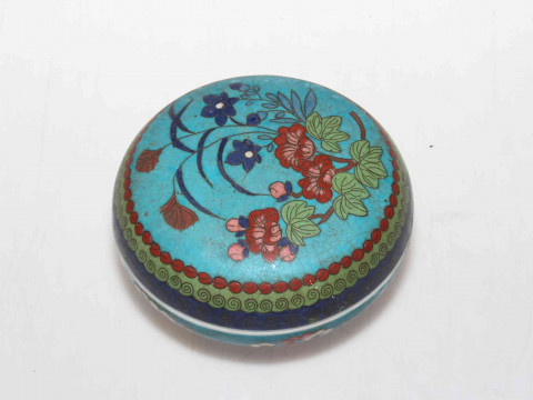 Chinese faux cloisonne box and cover with blue and white interior decoration, 12cm diameter. thumbnail