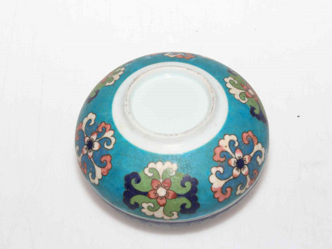 Chinese faux cloisonne box and cover with blue and white interior decoration, 12cm diameter. thumbnail