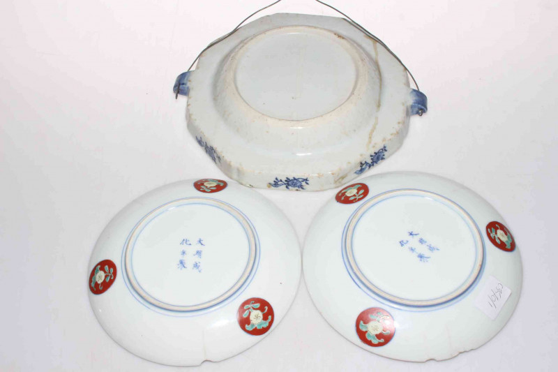 Chinese blue and white warming dish, 26cm across, and pair of plates (3).