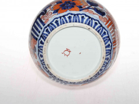 Chinese Imari bulbous vase, 31cm. thumbnail