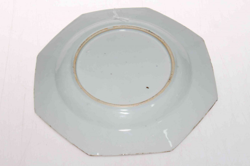 Chinese famille rose octagonal plate, decorated with golden goose, artefact's and flowers, 21cm across.