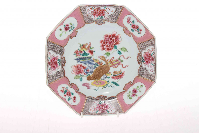 Chinese famille rose octagonal plate, decorated with golden goose, artefact's and flowers, 21cm across.