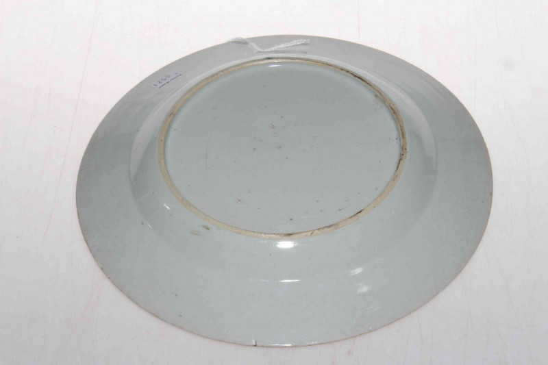 Chinese famille rose plate decorated with figures in exterior scene, 23cm diameter.