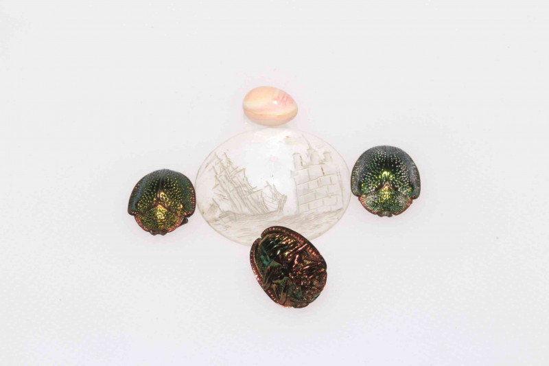 Box with three green scarab, tiny onyx egg and engraved oval glass.