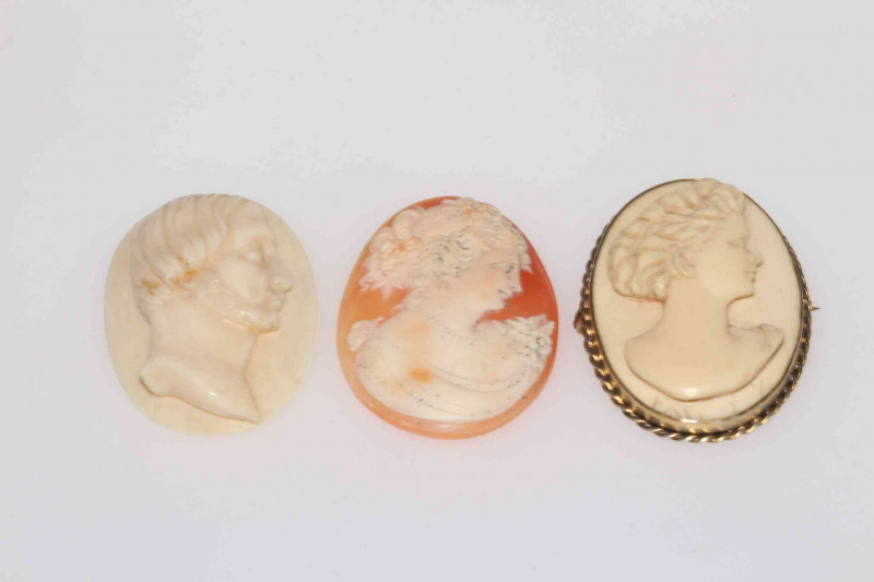 Two ivory brooches and unmounted cameo (3)