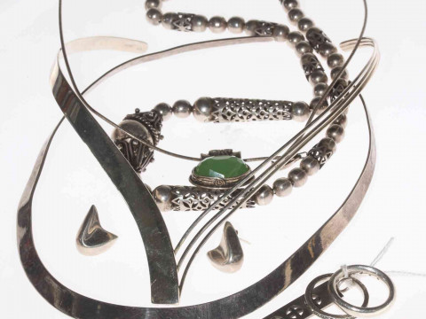 Box with silver jewellery including stylish neck pieces.