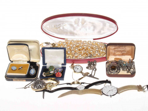 Small collection of jewellery and watches.