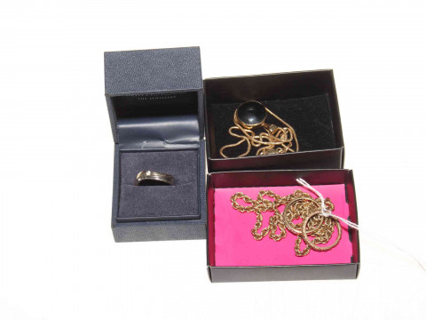 9 carat gold jewellery including rope twist necklace, rings and pendant.