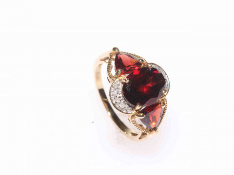 9 carat gold, garnet and diamond ring, size N/O.