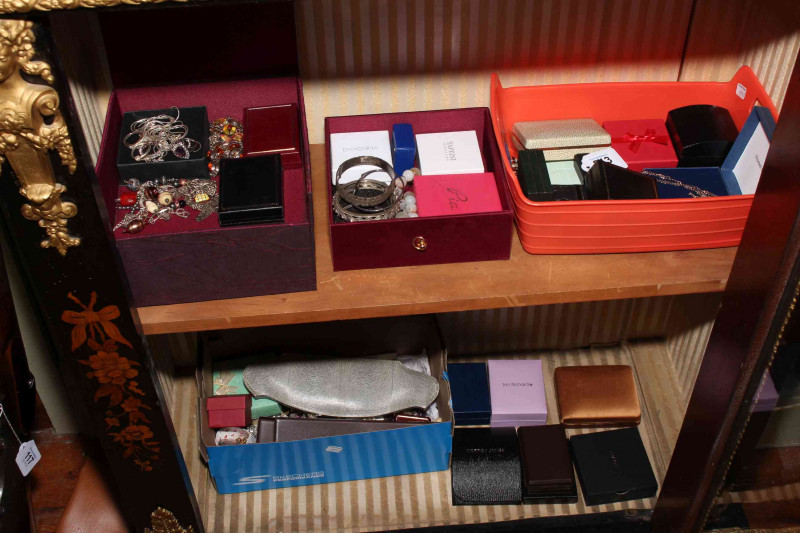 Good collection of silver and costume jewellery, a lot of silver pieces.