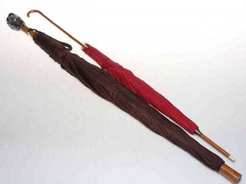 Umbrella with chased King Charles Spaniel handle, and a parasol (2).