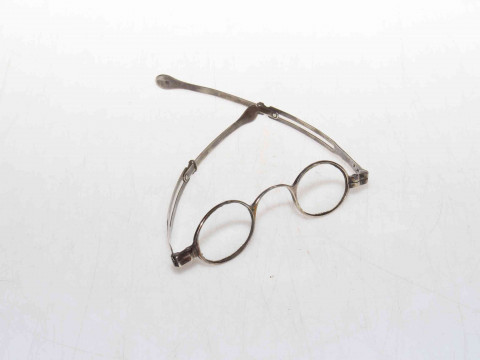 Pair of vintage 19th Century spectacles with extending arms by T. Millington.