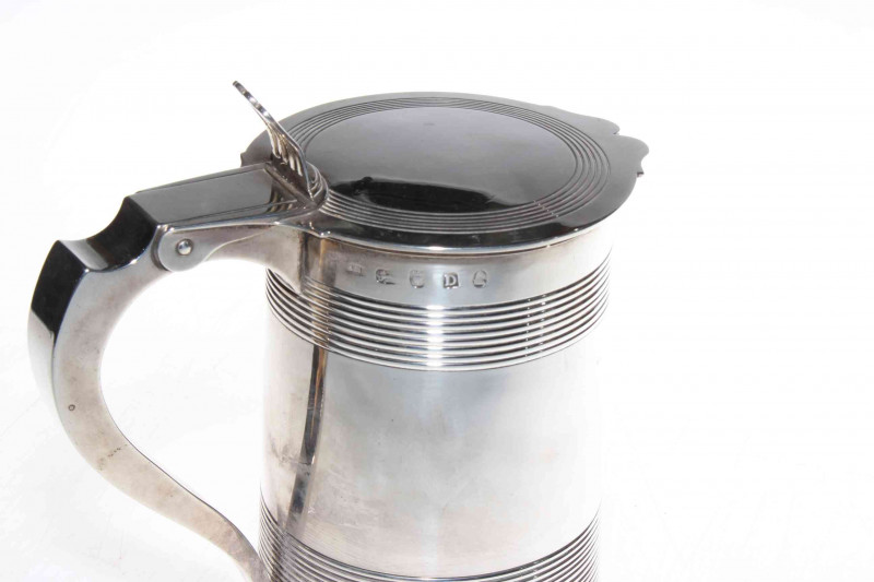 Good George III silver covered tankard, the body and lid with reeded decoration, good hallmarks to body and inside lid, makers mark SH (Hennell?), London 1799, 18cm high, 24.8toz.