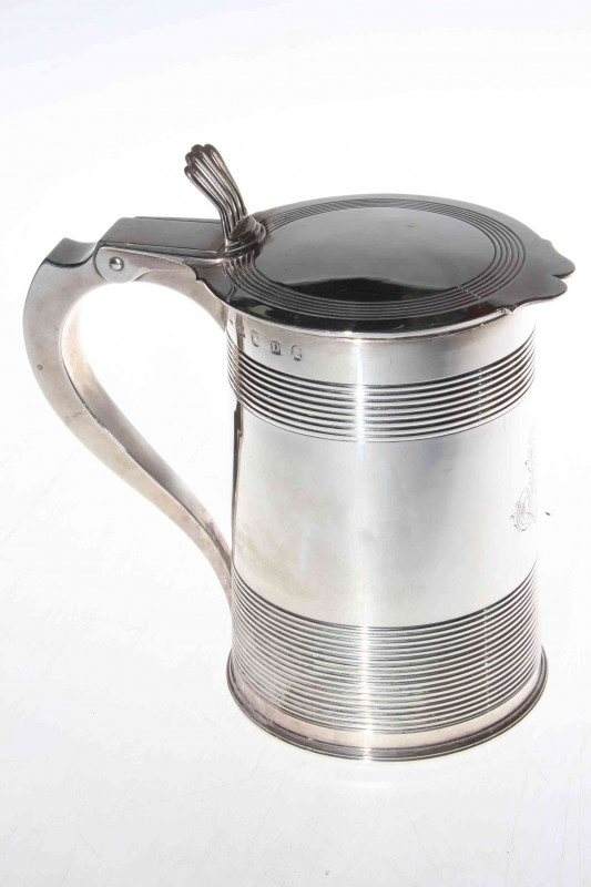 Good George III silver covered tankard, the body and lid with reeded decoration, good hallmarks to body and inside lid, makers mark SH (Hennell?), London 1799, 18cm high, 24.8toz.