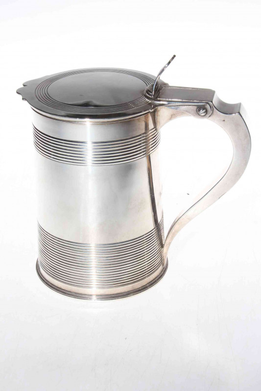 Good George III silver covered tankard, the body and lid with reeded decoration, good hallmarks to body and inside lid, makers mark SH (Hennell?), London 1799, 18cm high, 24.8toz.