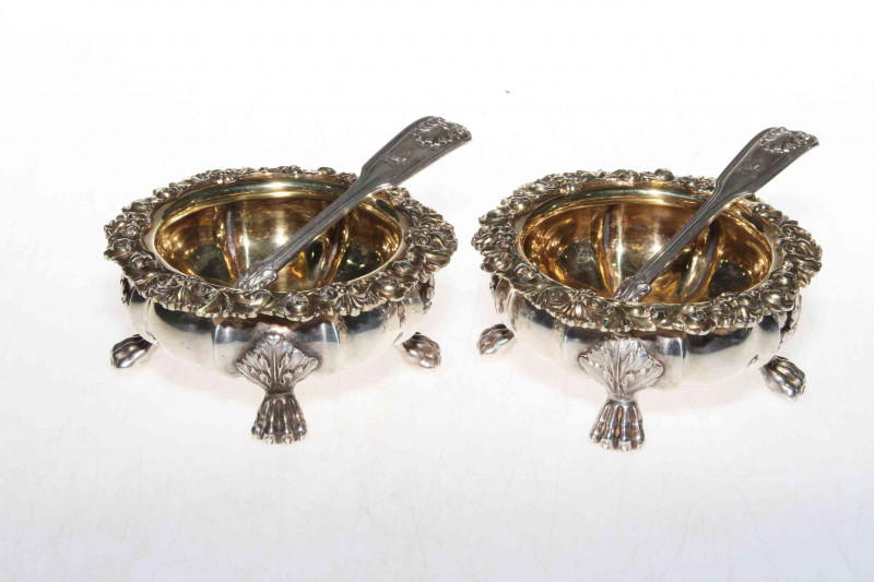 Pair Eames and Barnard silver table salts, having scroll border with gilt interiors and on chased paw feet, London 1826, 9.5cm diameter, together with pair Victorian silver Kings pattern spoons.