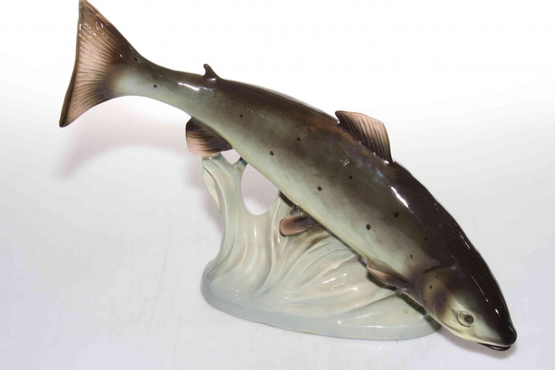 Large Royal Dux fish, 36cm wide, 29cm high.