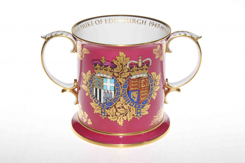 Spode commemorative loving cup for Queen and Duke of Edinburgh silver wedding, 16cm.
