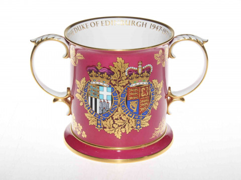 Spode commemorative loving cup for Queen and Duke of Edinburgh silver wedding, 16cm. thumbnail