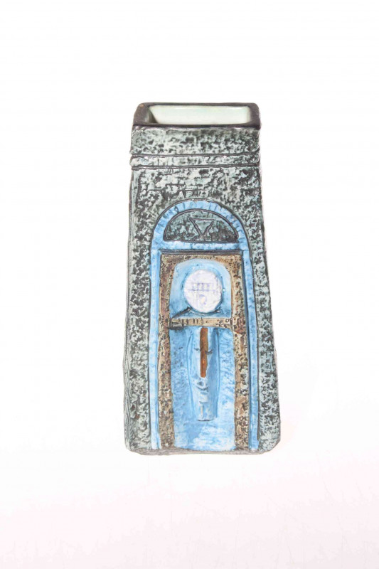 Troika coffin vase, 18cm.