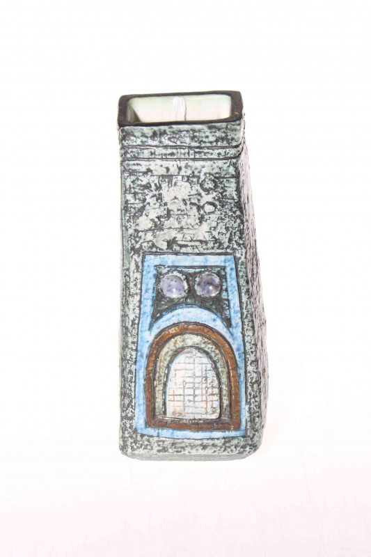 Troika coffin vase, 18cm.