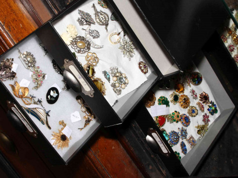 Costume jewellery comprising approximately 140 colourful brooches. thumbnail