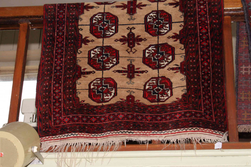 Eastern design rug 1.50 by 0.96.