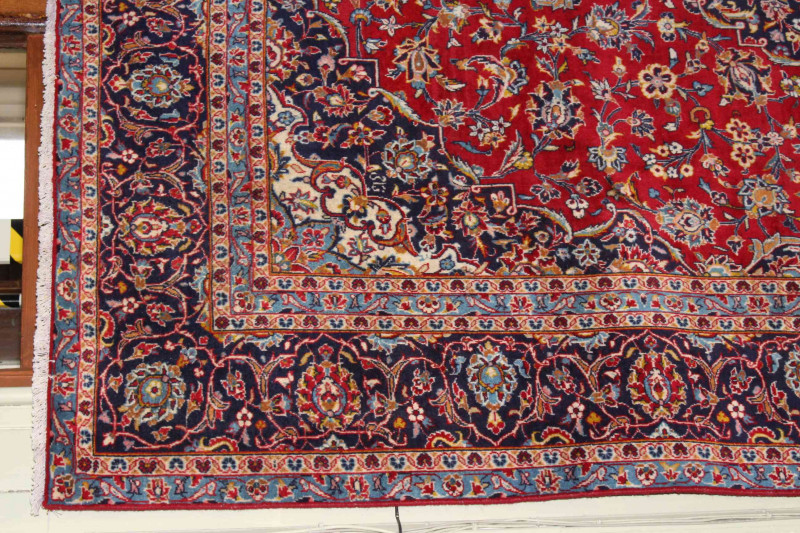 Fine hand knotted Kashan carpet, 3.48 by 2.38.