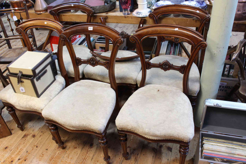 Set of six Victorian mahogany turned leg dining chairs.