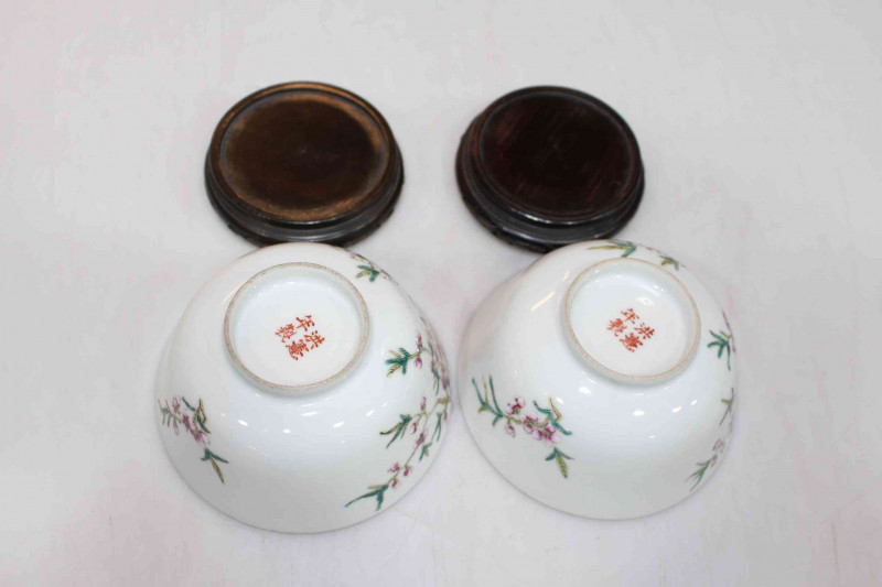 Pair Chinese Famille Rose cricket bowls, overglaze iron red four character mark (Hongxian), 11.5cm diameter with stands.