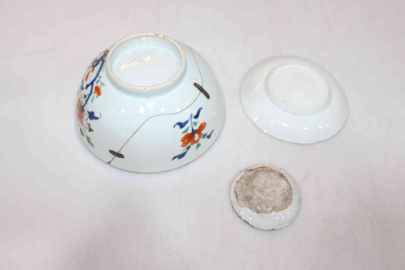 Antique Chinese polychrome bowl, 15cm diameter, small saucer dish and tiny blue and white plate (3).