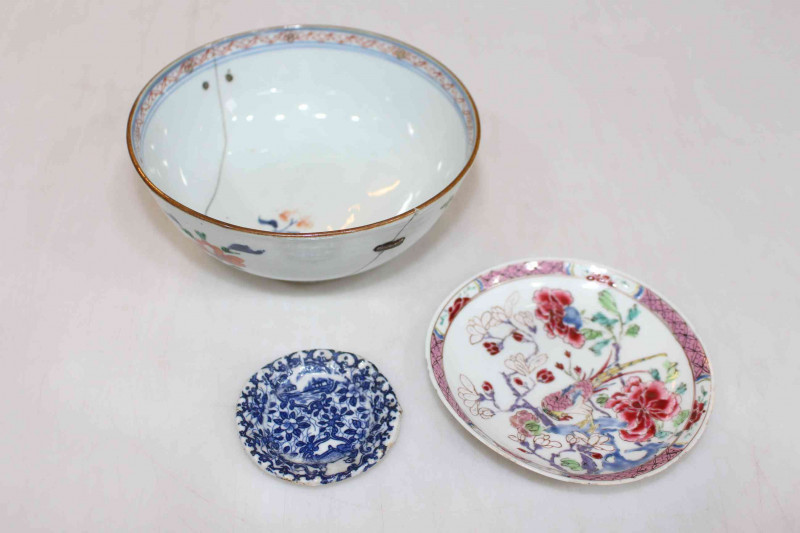 Antique Chinese polychrome bowl, 15cm diameter, small saucer dish and tiny blue and white plate (3).