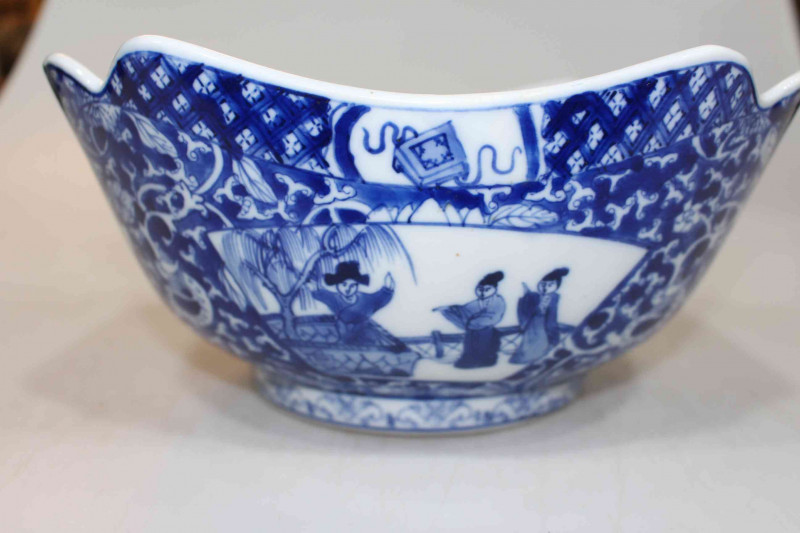Chinese blue and white bowl, 27cm across.