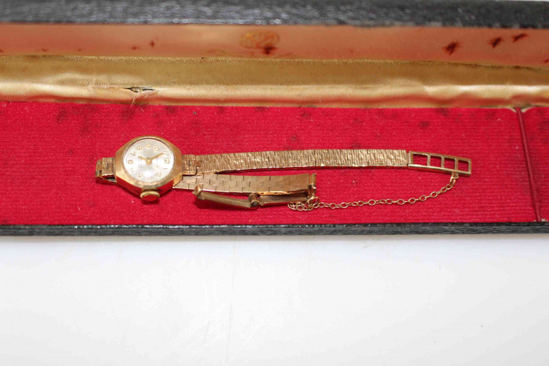 9 carat gold ladies bracelet watch by Verity.