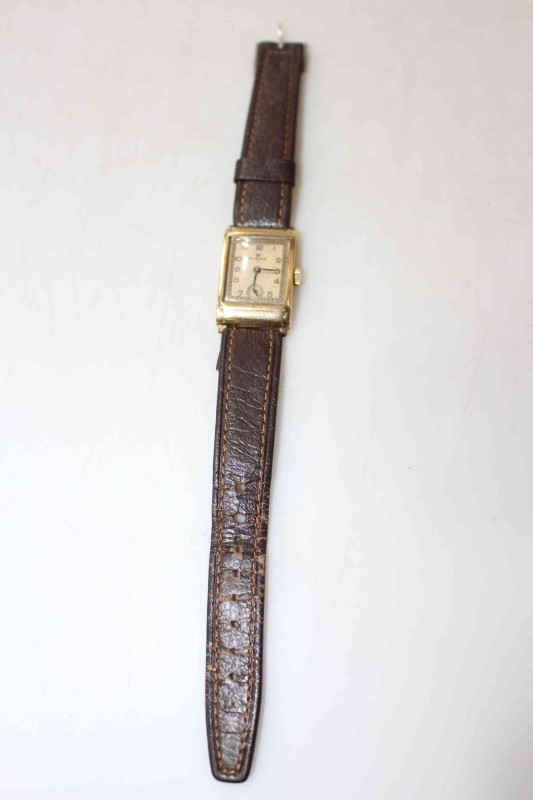 Gents Rolex 9 carat gold wristwatch, circa 1920's/30's, case 30mm by 19mm.
