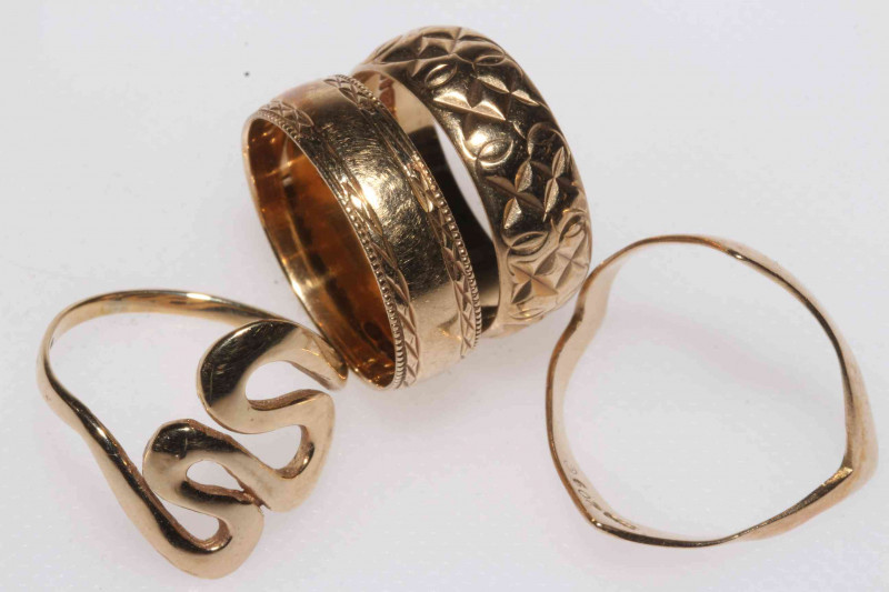 Four 9 carat gold rings.