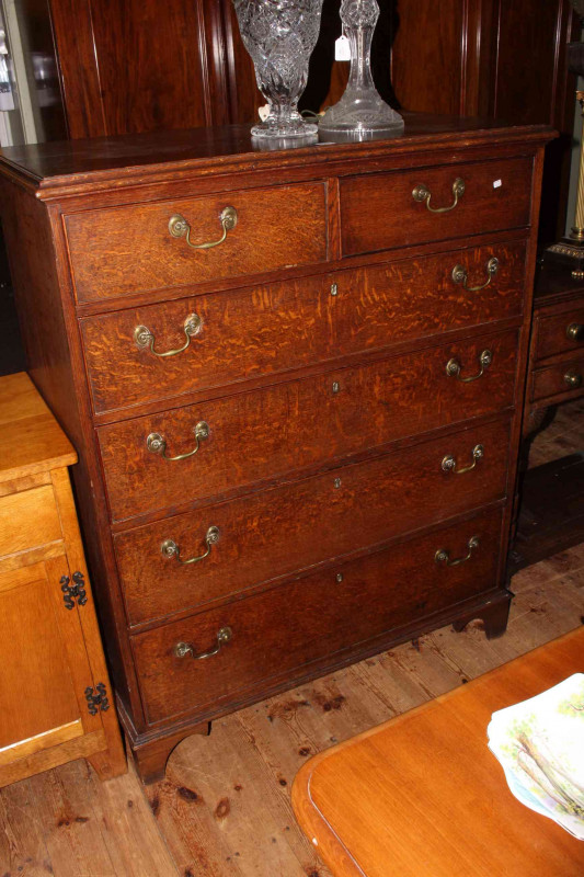 Georgian oak chest of two short above four long graduated drawers on bracket feet, 133cm x 105cm x 53cm.