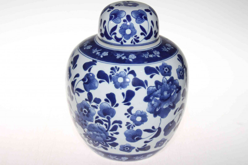Collection of fourteen pieces of Chinese ware including ginger jars, peacock teapot, bowls, etc.